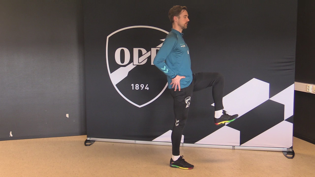 Utfall med hoyt kneloft L 3.MP4